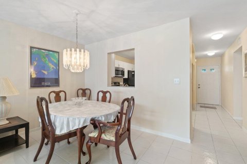 Townhouse in Boca Raton, Florida 2 bedrooms, 113.99 sq.m. № 925275 - photo 21