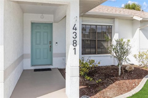 House in Port Charlotte, Florida 3 bedrooms, 147.9 sq.m. № 946709 - photo 3