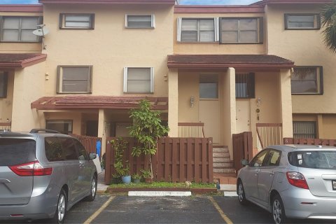 Townhouse in Miami, Florida 2 bedrooms, 141.21 sq.m. № 862745 - photo 17