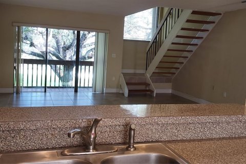 Townhouse in Miami, Florida 2 bedrooms, 141.21 sq.m. № 862745 - photo 14