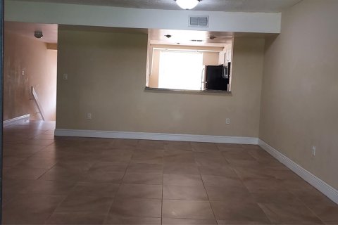 Touwnhouse à vendre à Miami, Floride: 2 chambres, 141.21 m2 № 862745 - photo 10