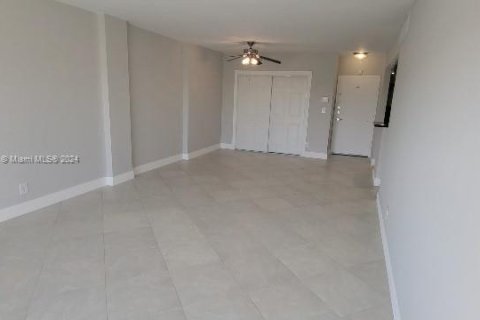 Condominio en venta en North Bay Village, Florida, 2 dormitorios, 109.44 m2 № 967354 - foto 11