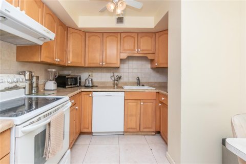 Condo in Aventura, Florida, 2 bedrooms  № 1385804 - photo 4