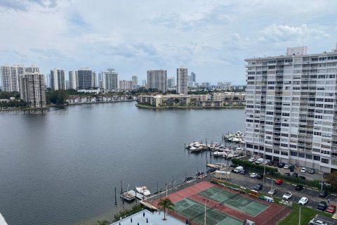 Condo in Aventura, Florida, 2 bedrooms  № 1385804 - photo 2