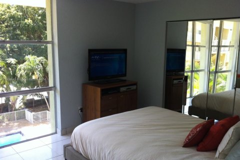 Condo in North Bay Village, Florida, 1 bedroom  № 1385801 - photo 1