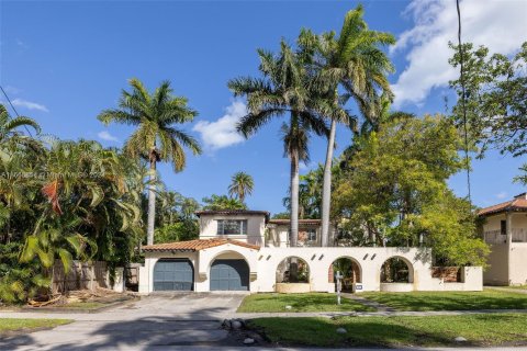 Villa ou maison à vendre à Miami Beach, Floride: 6 chambres, 268.39 m2 № 1385803 - photo 1