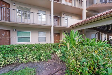 Condominio en venta en Pembroke Pines, Florida, 2 dormitorios, 102.19 m2 № 1238363 - foto 2