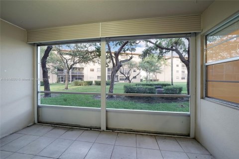 Condominio en venta en Pembroke Pines, Florida, 2 dormitorios, 102.19 m2 № 1238363 - foto 15