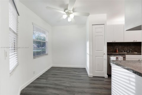 Condominio en venta en Pembroke Pines, Florida, 2 dormitorios, 102.19 m2 № 1238363 - foto 5