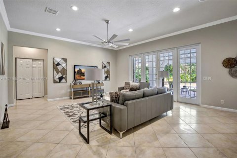 House in Weston, Florida 5 bedrooms, 369.66 sq.m. № 1292899 - photo 9