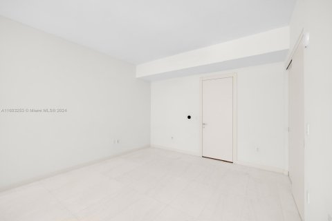 Condominio en venta en Miami, Florida № 1222247 - foto 18