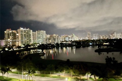 Condominio en venta en Aventura, Florida, 2 dormitorios, 106.09 m2 № 1333484 - foto 16