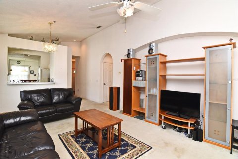 Condo in Altamonte Springs, Florida, 2 bedrooms  № 1382612 - photo 13