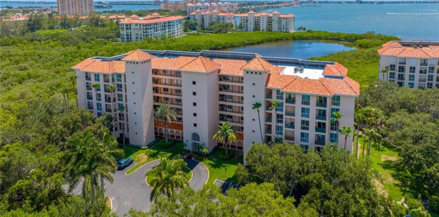 Condo in Saint Petersburg, Florida, 3 bedrooms  № 1382625