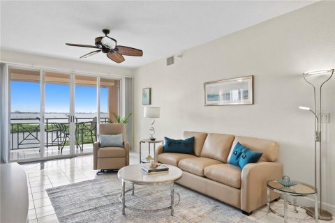 Condo in Saint Petersburg, Florida, 3 bedrooms  № 1382625 - photo 8