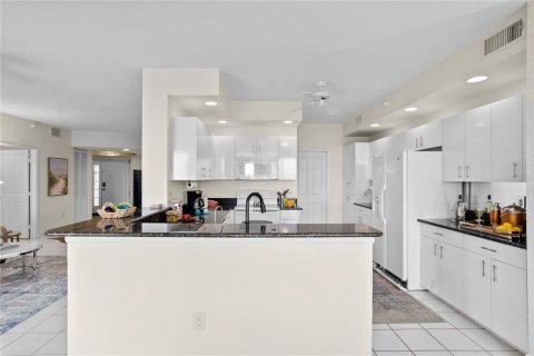 Condo in Saint Petersburg, Florida, 3 bedrooms  № 1382625 - photo 13