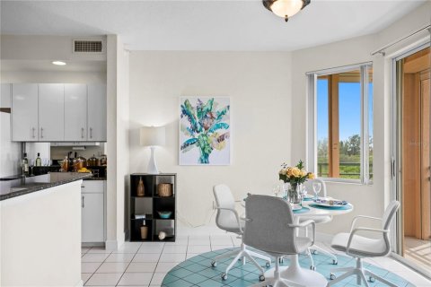 Condo in Saint Petersburg, Florida, 3 bedrooms  № 1382625 - photo 11