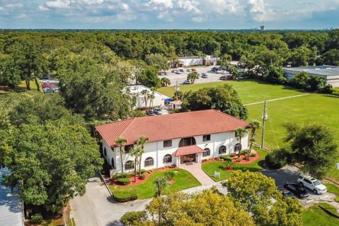 Immobilier commercial à louer à Orlando, Floride: 3310.76 m2 № 219731 - photo 1