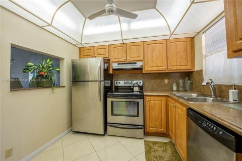 Condo in Margate, Florida, 1 bedroom  № 1332471 - photo 2