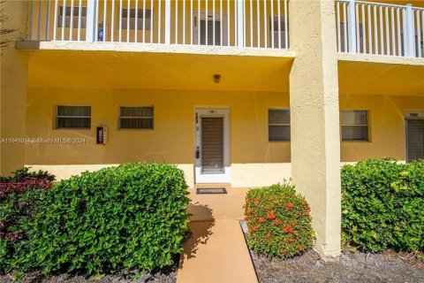 Condo in Margate, Florida, 1 bedroom  № 1332471 - photo 1