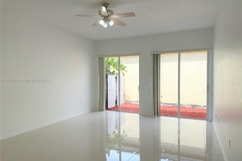 House in Miami, Florida 3 bedrooms, 149.02 sq.m. № 1394234 - photo 7