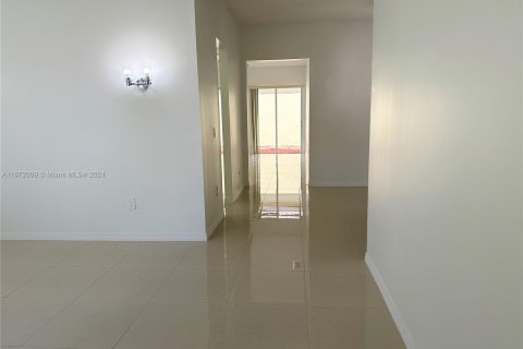 Casa en venta en Miami, Florida, 3 dormitorios, 149.02 m2 № 1394234 - foto 4