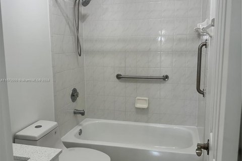 Casa en venta en Miami, Florida, 3 dormitorios, 149.02 m2 № 1394234 - foto 14