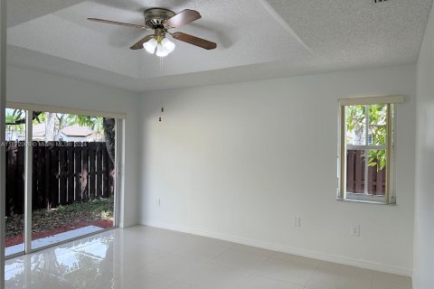 Casa en venta en Miami, Florida, 3 dormitorios, 149.02 m2 № 1394234 - foto 13