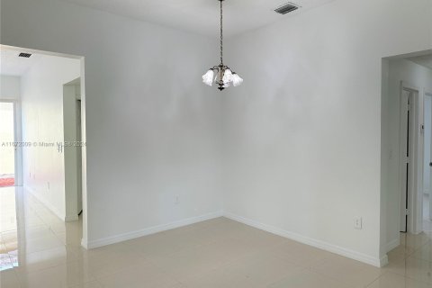 Casa en venta en Miami, Florida, 3 dormitorios, 149.02 m2 № 1394234 - foto 5