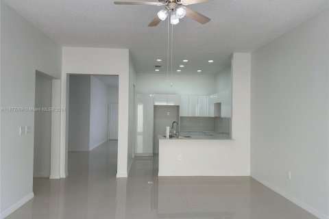 House in Miami, Florida 3 bedrooms, 149.02 sq.m. № 1394234 - photo 8