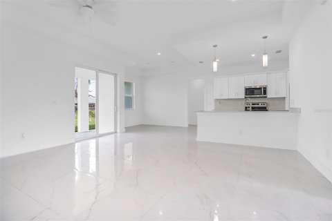 Casa en venta en Cape Coral, Florida, 3 dormitorios, 156.63 m2 № 1011996 - foto 3