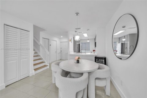 Adosado en venta en Miami, Florida, 3 dormitorios, 117.99 m2 № 1332539 - foto 8