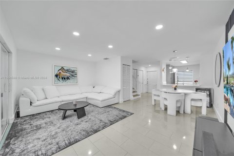 Townhouse in Miami, Florida 3 bedrooms, 117.99 sq.m. № 1332539 - photo 9