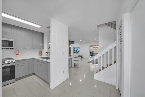 Touwnhouse à vendre à Miami, Floride: 3 chambres, 117.99 m2 № 1332539 - photo 3