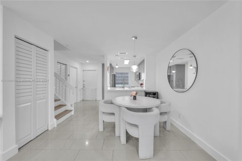 Touwnhouse à vendre à Miami, Floride: 3 chambres, 117.99 m2 № 1332539 - photo 6