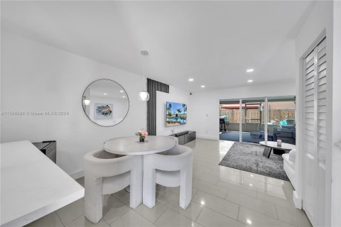 Adosado en venta en Miami, Florida, 3 dormitorios, 117.99 m2 № 1332539 - foto 4