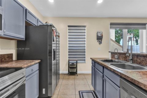 Townhouse in Miami, Florida 4 bedrooms, 214.79 sq.m. № 1394343 - photo 16