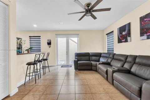 Townhouse in Miami, Florida 4 bedrooms, 214.79 sq.m. № 1394343 - photo 17