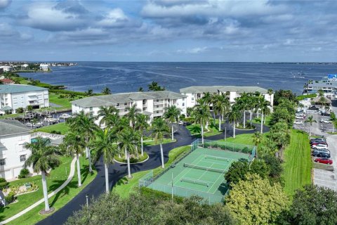 Condo in Punta Gorda, Florida, 3 bedrooms  № 1354050 - photo 4