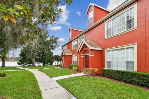 Condo in Tampa, Florida, 1 bedroom  № 1354049 - photo 1