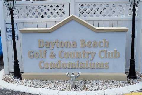 Condominio en venta en Daytona Beach, Florida, 1 dormitorio, 65.96 m2 № 1371757 - foto 2