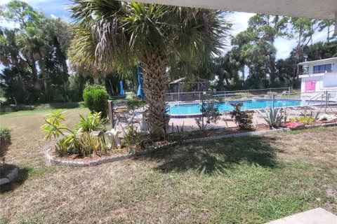 Condo in Daytona Beach, Florida, 1 bedroom  № 1371757 - photo 10