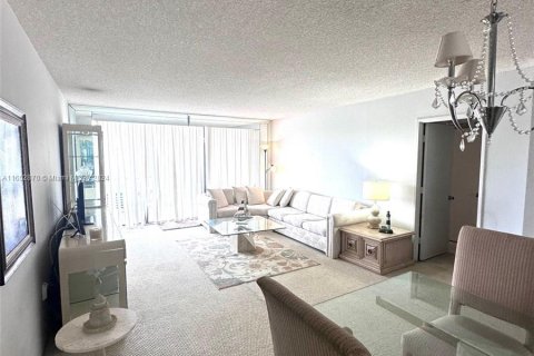 Condominio en alquiler en Aventura, Florida, 2 dormitorios, 101.45 m2 № 1348484 - foto 10