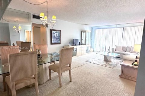 Condominio en alquiler en Aventura, Florida, 2 dormitorios, 101.45 m2 № 1348484 - foto 7