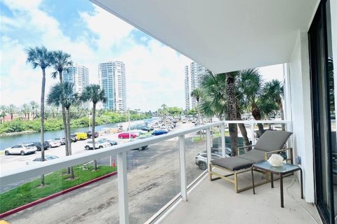 Condo in Aventura, Florida, 2 bedrooms  № 1348484 - photo 17