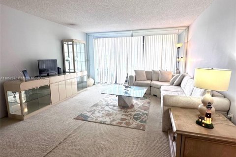 Condominio en alquiler en Aventura, Florida, 2 dormitorios, 101.45 m2 № 1348484 - foto 8