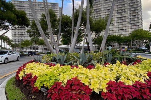 Condo in Aventura, Florida, 2 bedrooms  № 1348484 - photo 2