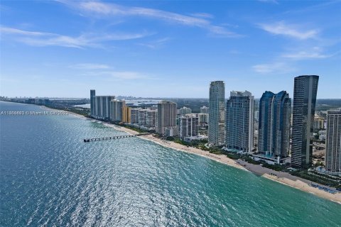 Copropriété à vendre à Sunny Isles Beach, Floride: 2 chambres, 189.71 m2 № 862097 - photo 1