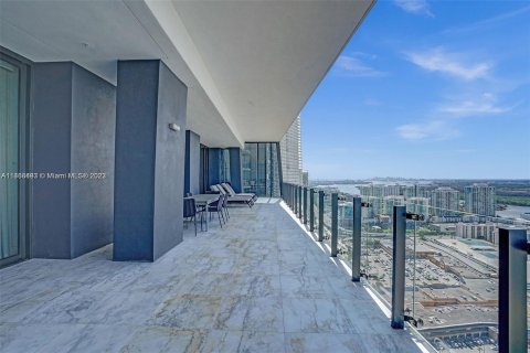 Condo in Sunny Isles Beach, Florida, 2 bedrooms  № 862097 - photo 18