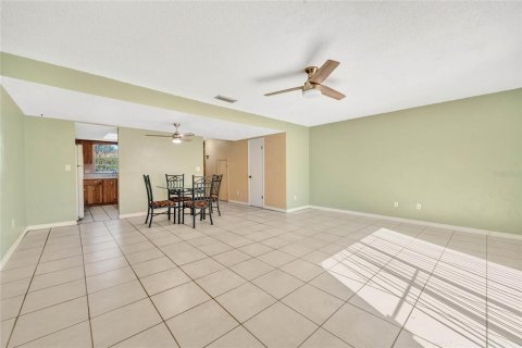 Townhouse in Edgewater, Florida 2 bedrooms, 118.91 sq.m. № 661528 - photo 4